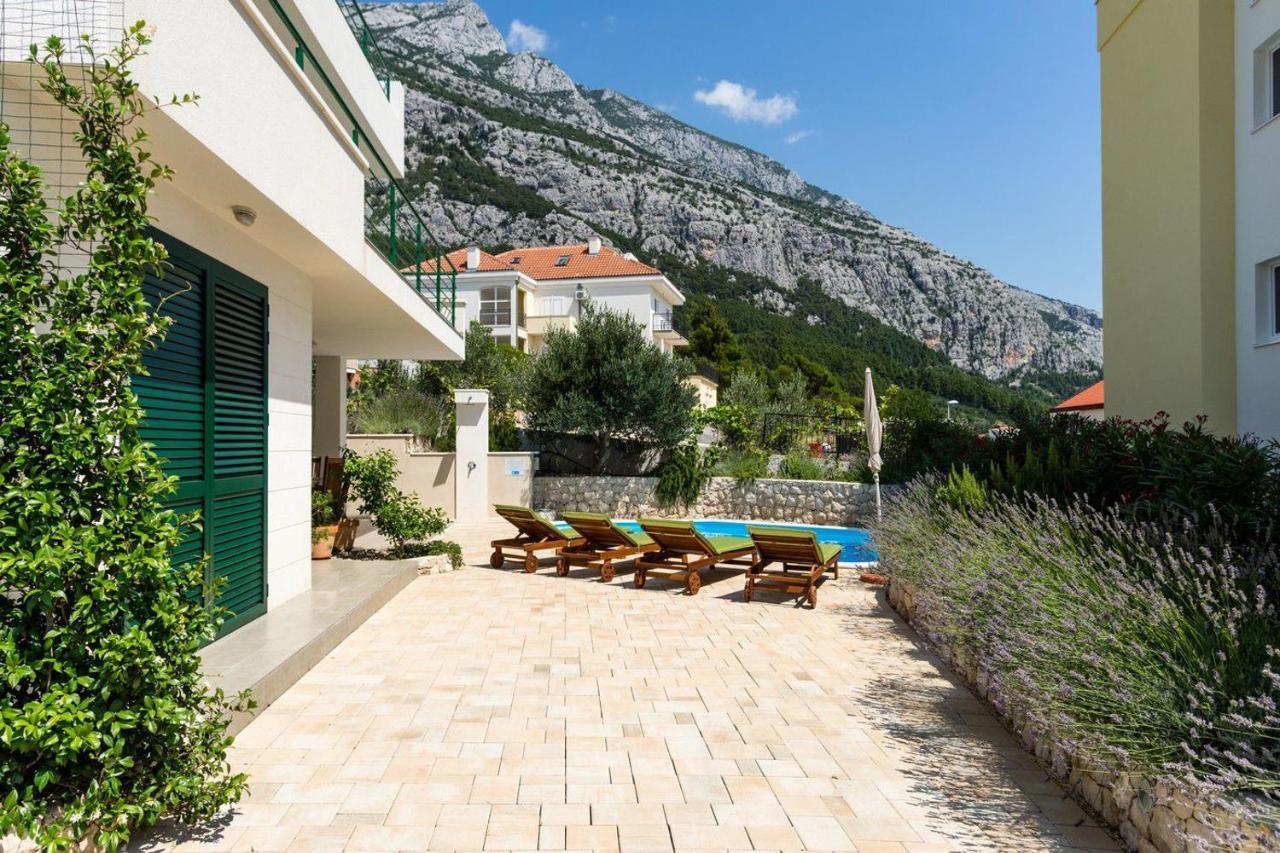 Lux Sandra * Makarska